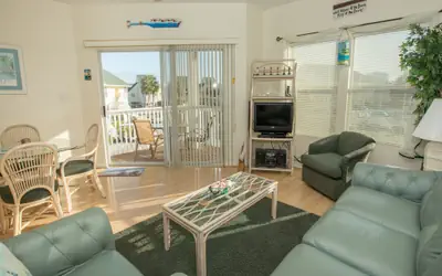 SPC 9226 - Upstairs 1 BR - sleeps 6