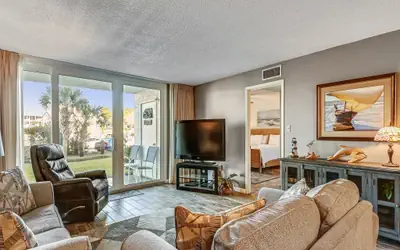 Dolphin Point 103B - Harbor View 2 BR on ground floor - Great Rates