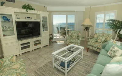 IR 606 is a Top Floor Beautiful Gulf Front 2 BR with views that are breathtaking