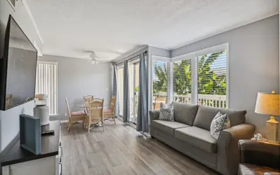 SPC 1030 is a 1 BR that sleeps 4 with beach access