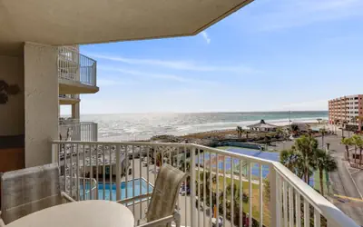 IR 411 is a 2 BR 2 Ba that is spacious and beautifully decorated - Sleeps 6