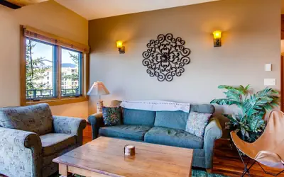 Unique & Modern 3 BR/2BA Condo- Ski-in/Ski-out