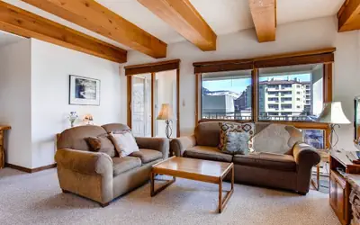 Spacious 2BR Unit with Updated Kitchen