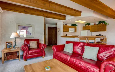 2BR Views of Wood Creek & Mountains