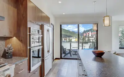 The Lion Vail- 4 BR Modern Mountain Luxury Save 20% on 7+ Nights!