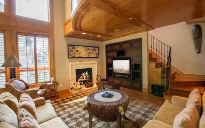 Northwoods Luxury Condo Close to Chairlift