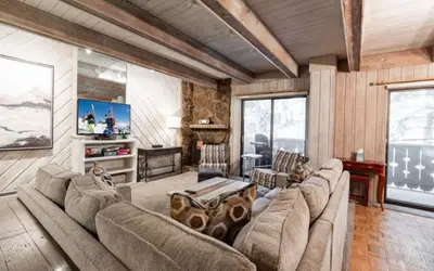 Villa Cortina Condo 5 Minutes Walk to Vail Village