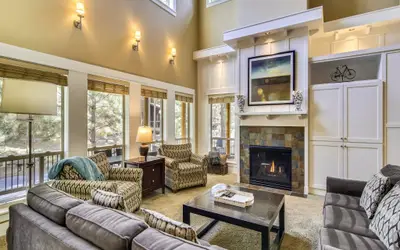 Big Canyon Home with Pool, Hot Tub, and Deschutes River Trail Access