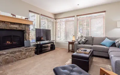 Silver Bear 19 with Covered Parking, Walk to Canyon Lodge