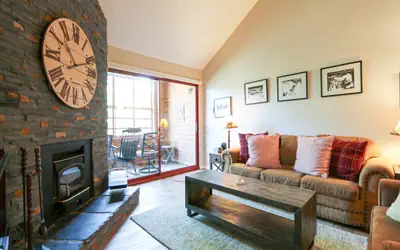 Aspen Creek 306 Walk to Eagle Lodge, Log Burning Fireplace, Great Complex Amenities