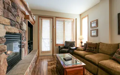 Mammoth Green 120 Pet-Friendly, Cozy and Bright, Walk to Eagle Lodge