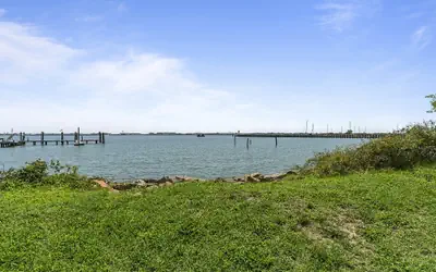 Fisherman's Cabin - Water front and Pet Friendly