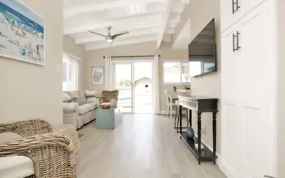 Perfect- 4 houses from the sand: 114 42nd B