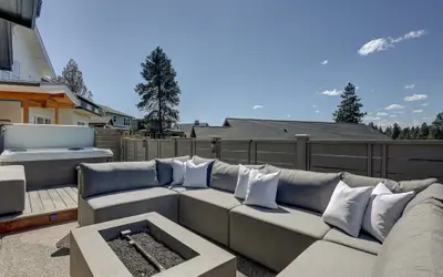 Ruby Peak Spacious & Comfortable Home - 30 day minimum