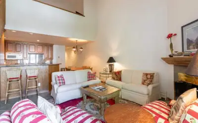 17 Vail Road Condos 5 Minute Walk to Vail Village and Gondola One