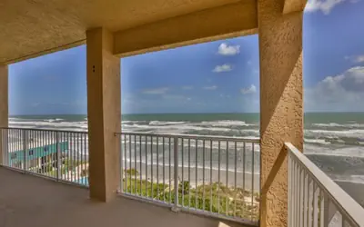 Spacious Oceanfront, Corner Condo, Walk to Flagler