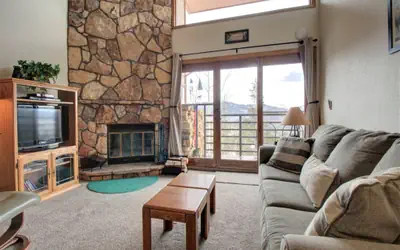 DD402E Buffalo Village Studio