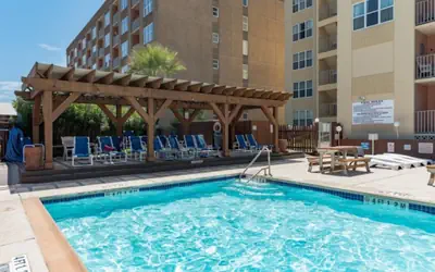 Cozy SPI Condo: Beach Walk, Pool & Pickleball