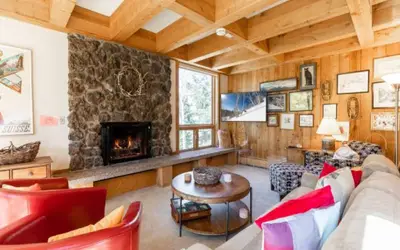 Treetops Condo Short Walk to Base of Eagle Bahn Gondola