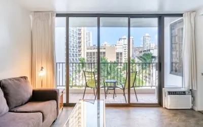 Light & Airy 8th Floor Ocean View Condo with Lanai and FREE Parking!