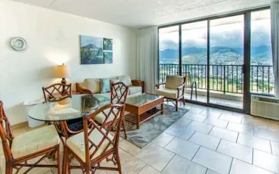 Deluxe Panoramic Mountain View Condo - 37th Floor, Free parking & Wifi