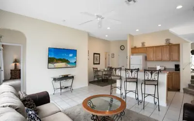 Tropical and peaceful, this 5 bed with Pool & Spa