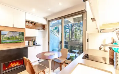 Modern Hotel-Style Studio - Timber Creek Lodge #210