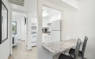 1 bedroom apartment with hot tub!