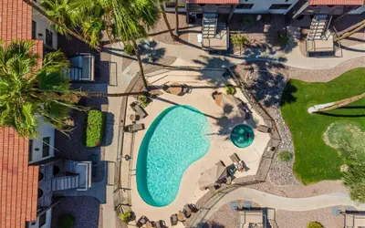 1 bedroom apartment with hot tub!