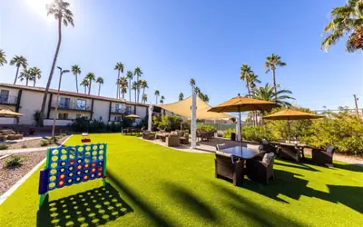 1 bedroom apartment with hot tub!