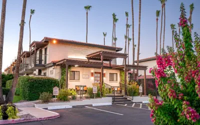 1 bedroom apartment with hot tub!