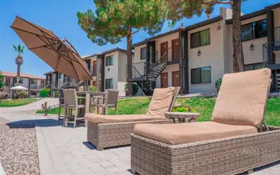 1 bedroom apartment with hot tub!