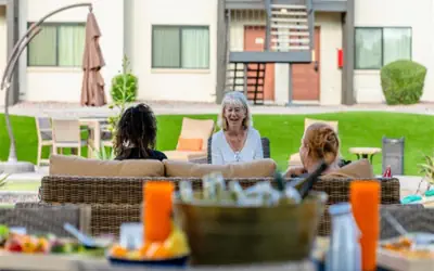 Scottsdale's premium short term getaway, Fully furnished 1 bedroom homes, FREE Golf, cable, utilities, Wi-Fi, parking, pool, and bike trails- Unit 112