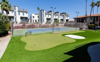 1 bedroom apartment with hot tub!