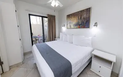 1 bedroom apartment with hot tub!