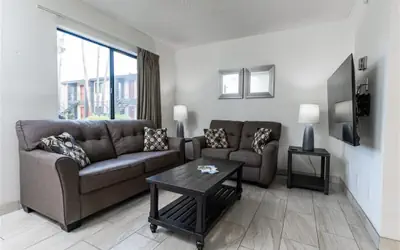 1 bedroom apartment with hot tub!