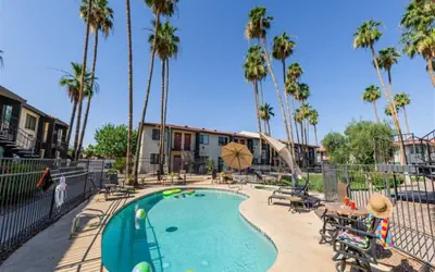 1 bedroom apartment with hot tub!