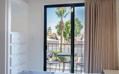 1 bedroom apartment with hot tub!