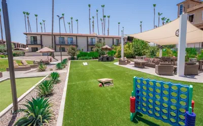 1 bedroom apartment with hot tub!