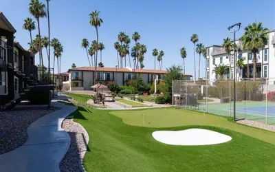 1 bedroom apartment with hot tub!