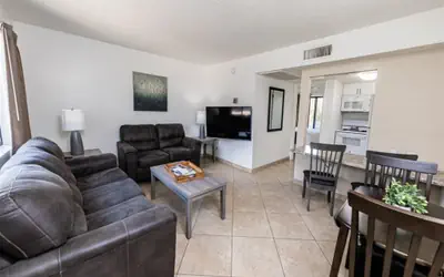 1 bedroom apartment with hot tub!