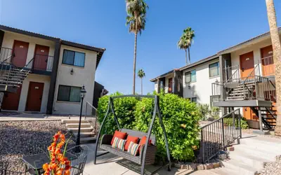 1 bedroom apartment with hot tub!