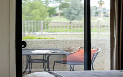 1 bedroom apartment with hot tub!