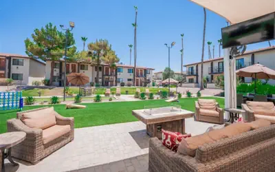 1 bedroom apartment with hot tub!