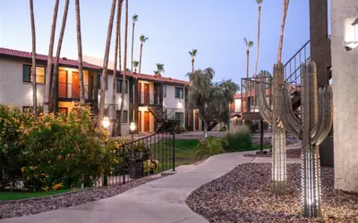 1 bedroom apartment with hot tub!