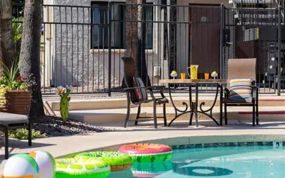 1 bedroom apartment with hot tub!