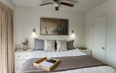 1 bedroom apartment with hot tub!