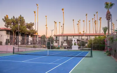 1 bedroom apartment with hot tub!