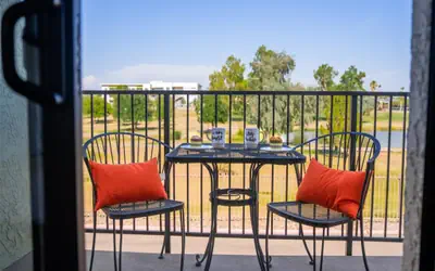 1 bedroom apartment with hot tub!