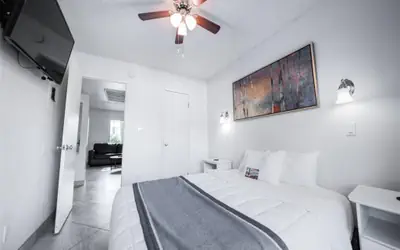 1 bedroom apartment with hot tub!